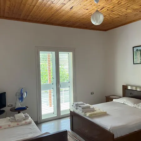 Emiljos Flamur Pensionat 3*