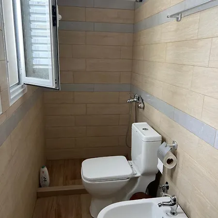 Emiljos Flamur 3*